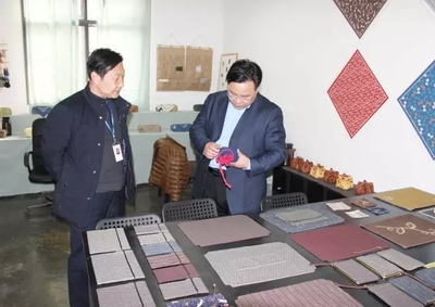 中共二七區(qū)委辦公室常務(wù)副主任馮沛一行蒞臨瑞光創(chuàng)意工廠指導(dǎo)工作